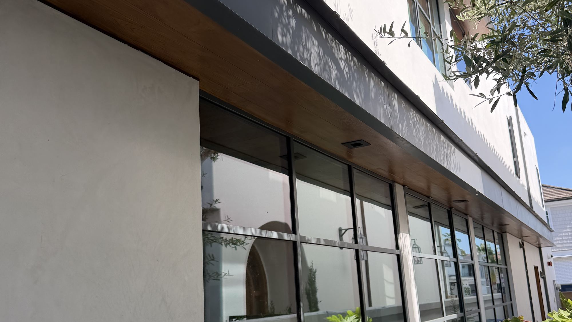 Large clean windows on a modern home after a TACT pure-water window cleaning